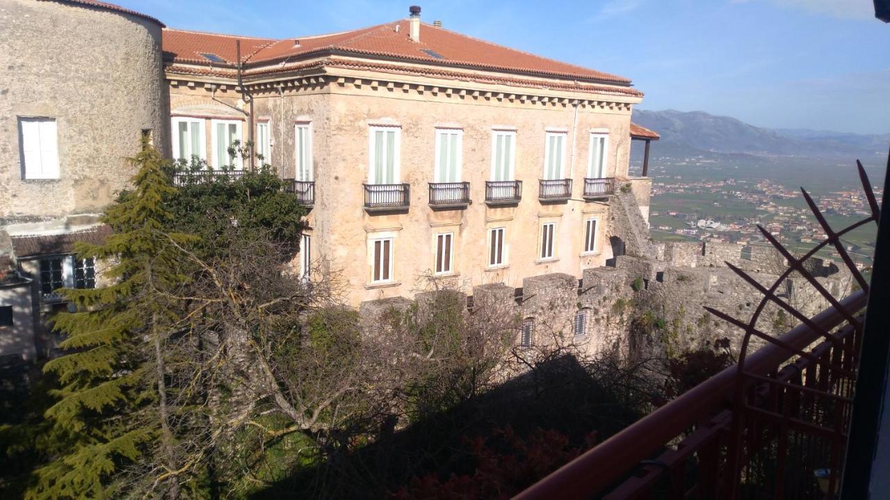 Hotel La Congiura Dei Baroni Teggiano ภายนอก รูปภาพ