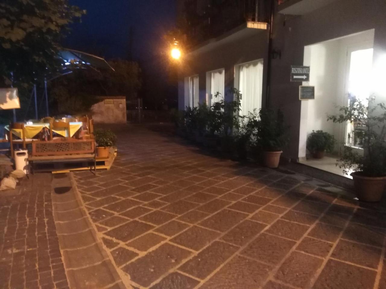 Hotel La Congiura Dei Baroni Teggiano ภายนอก รูปภาพ