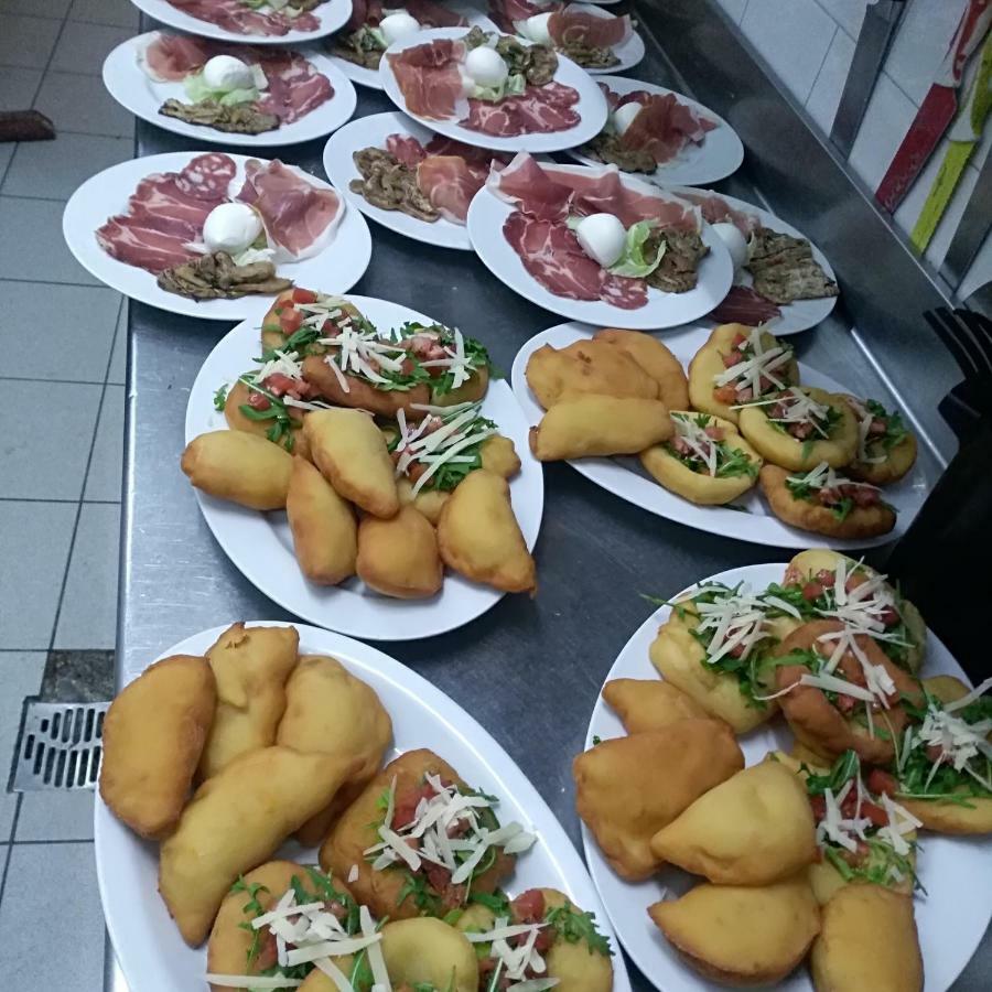 Hotel La Congiura Dei Baroni Teggiano ภายนอก รูปภาพ